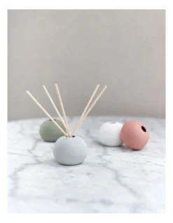 Life On Earth Puk Diffuser With White Tea Scented Sticks In Light Grey -Robert Gordon 957985300 4 720x928