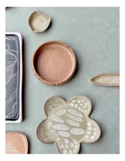 Robert Gordon X Juluwarlu Narrow Tray In Tan 13 Robert Gordon X Juluwarlu Narrow Tray In Tan -Robert Gordon 957987820 6 720x928